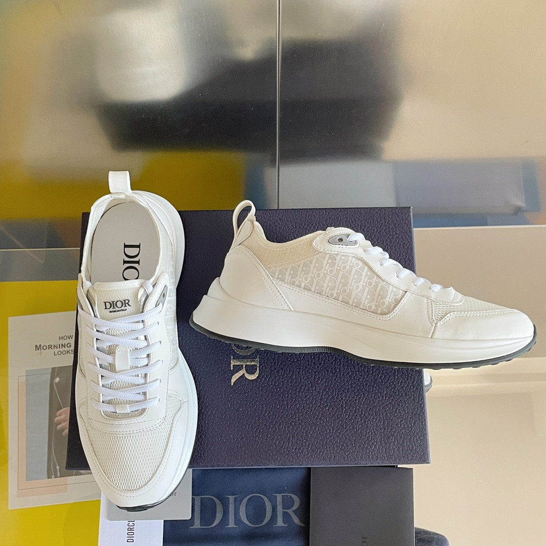 UA D*0r B25 Runner Sneaker