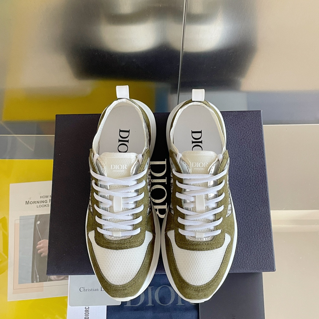 UA D*0r B25 Runner Sneaker