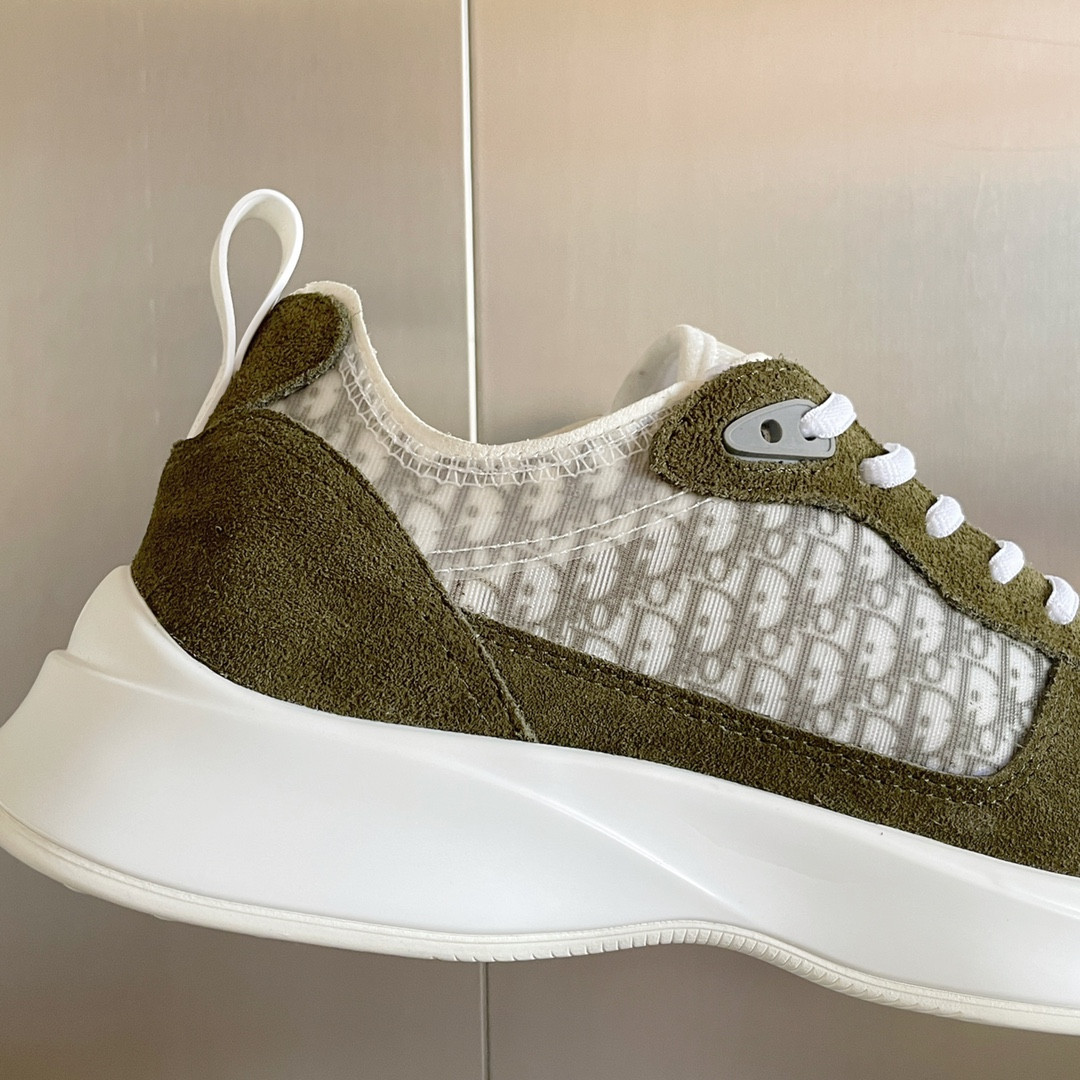 UA D*0r B25 Runner Sneaker