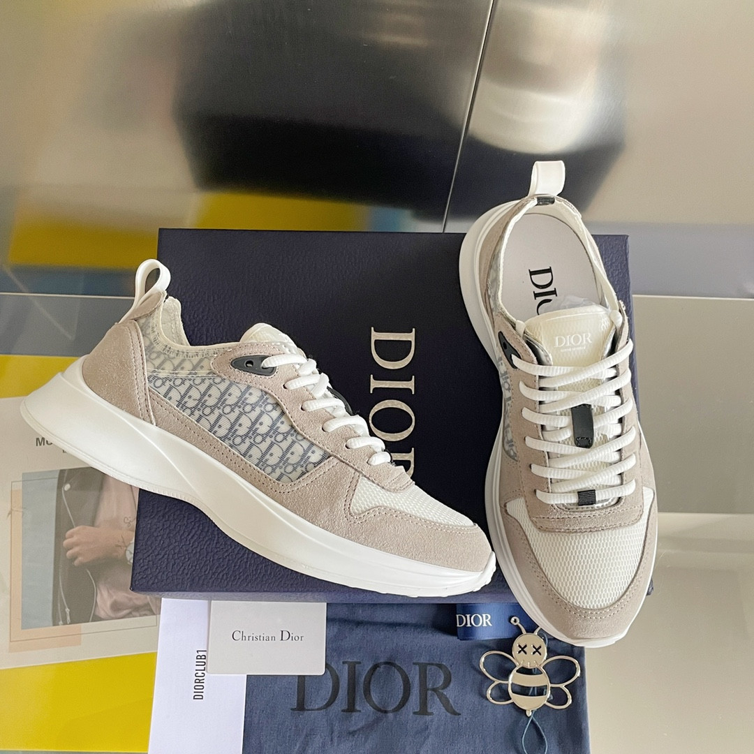 UA D*0r B25 Runner Sneaker