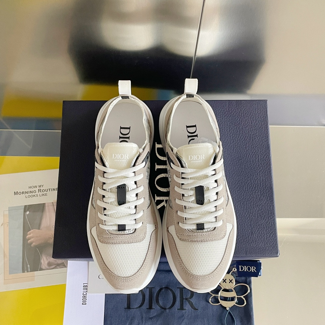 UA D*0r B25 Runner Sneaker