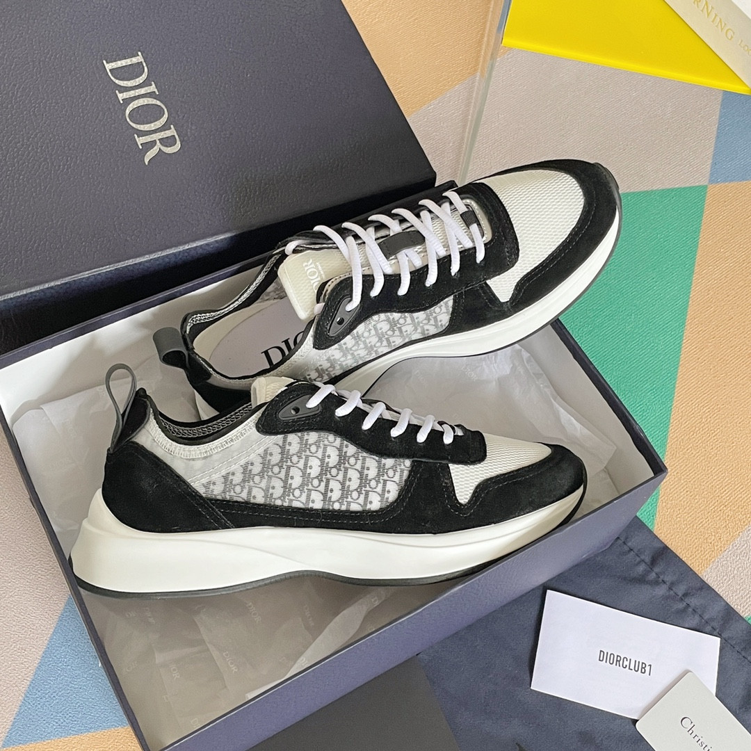 UA D*0r B25 Runner Sneaker