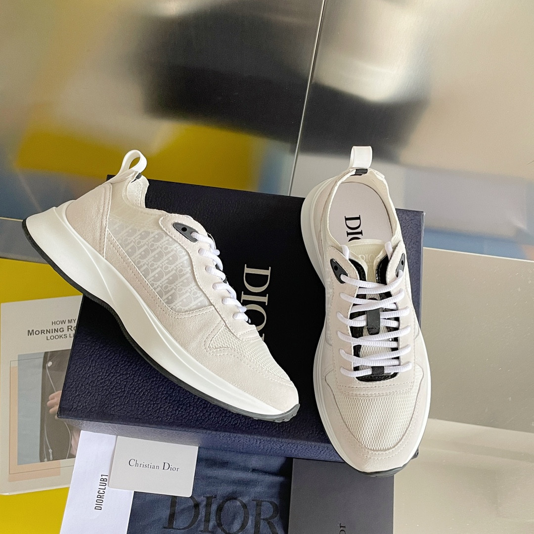 UA D*0r B25 Runner Sneaker