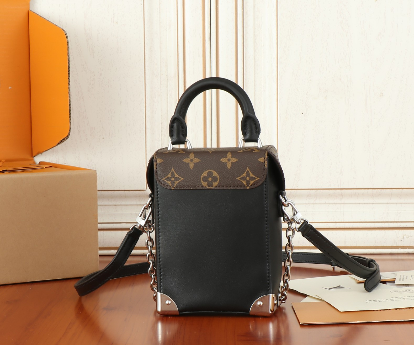 LV Camera Box M12362 12.5x17.6x6CM