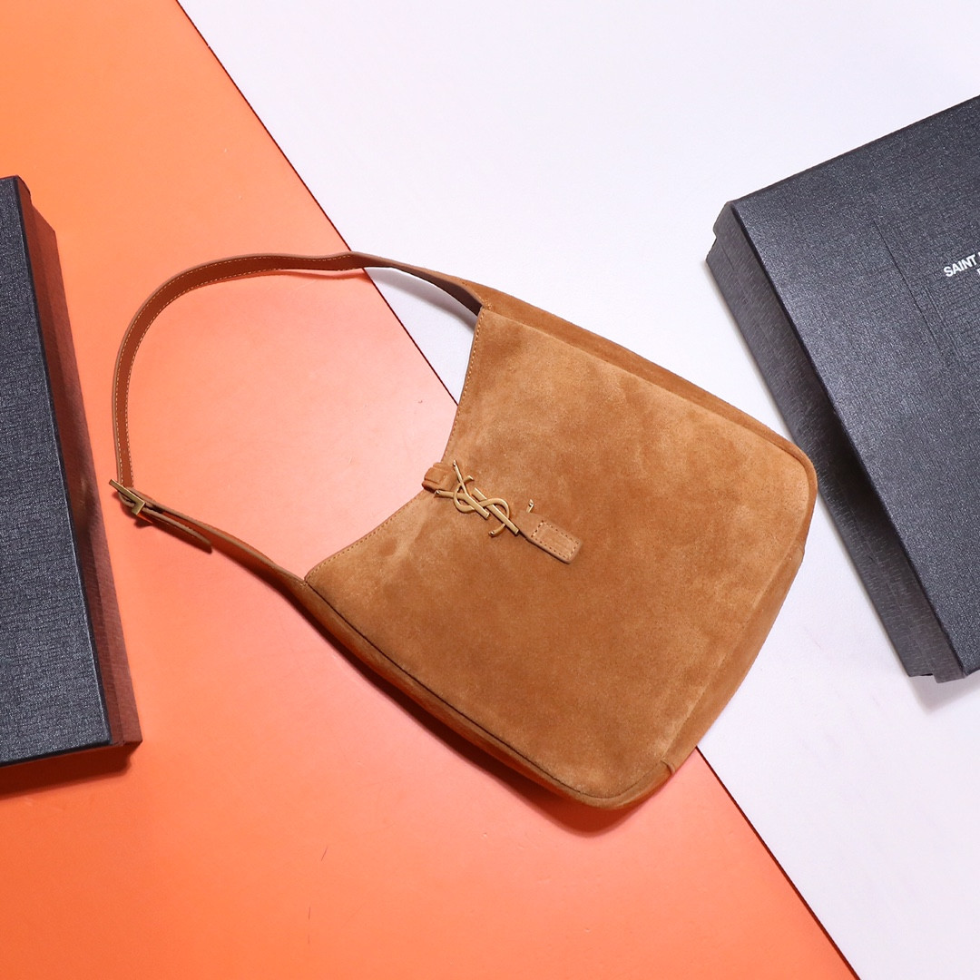 Y*L LE 5 À 7 23x22x8cm