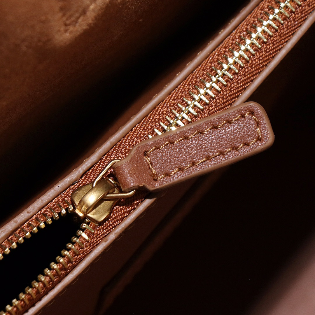 Y*L LE 5 À 7 23x22x8cm