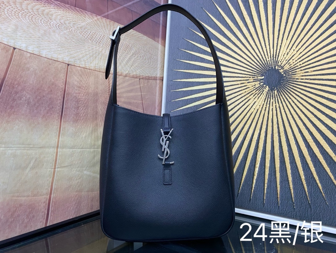 Y*L LE 5 À 7  23x22x8cm