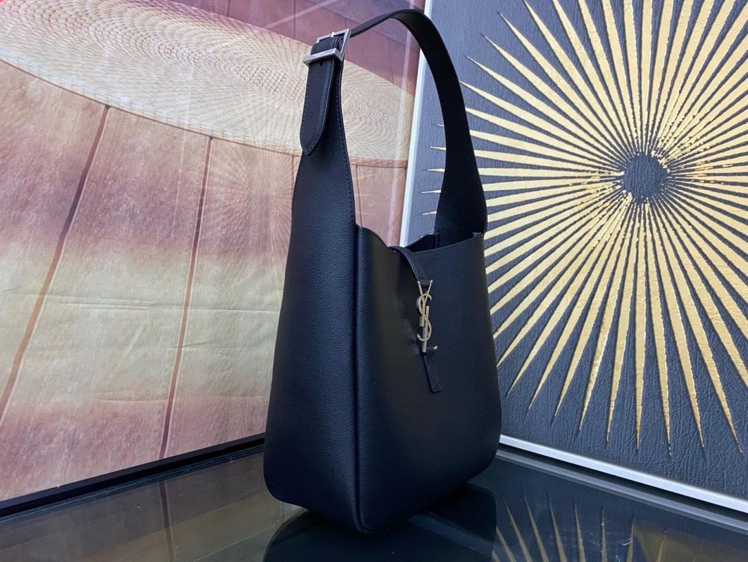 Y*L LE 5 À 7  23x22x8cm