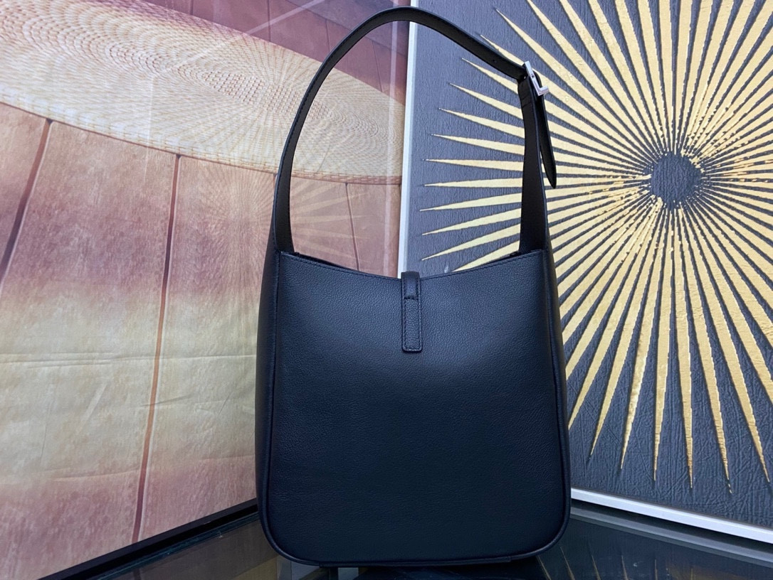 Y*L LE 5 À 7  23x22x8cm