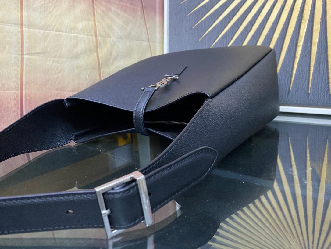 Y*L LE 5 À 7  23x22x8cm