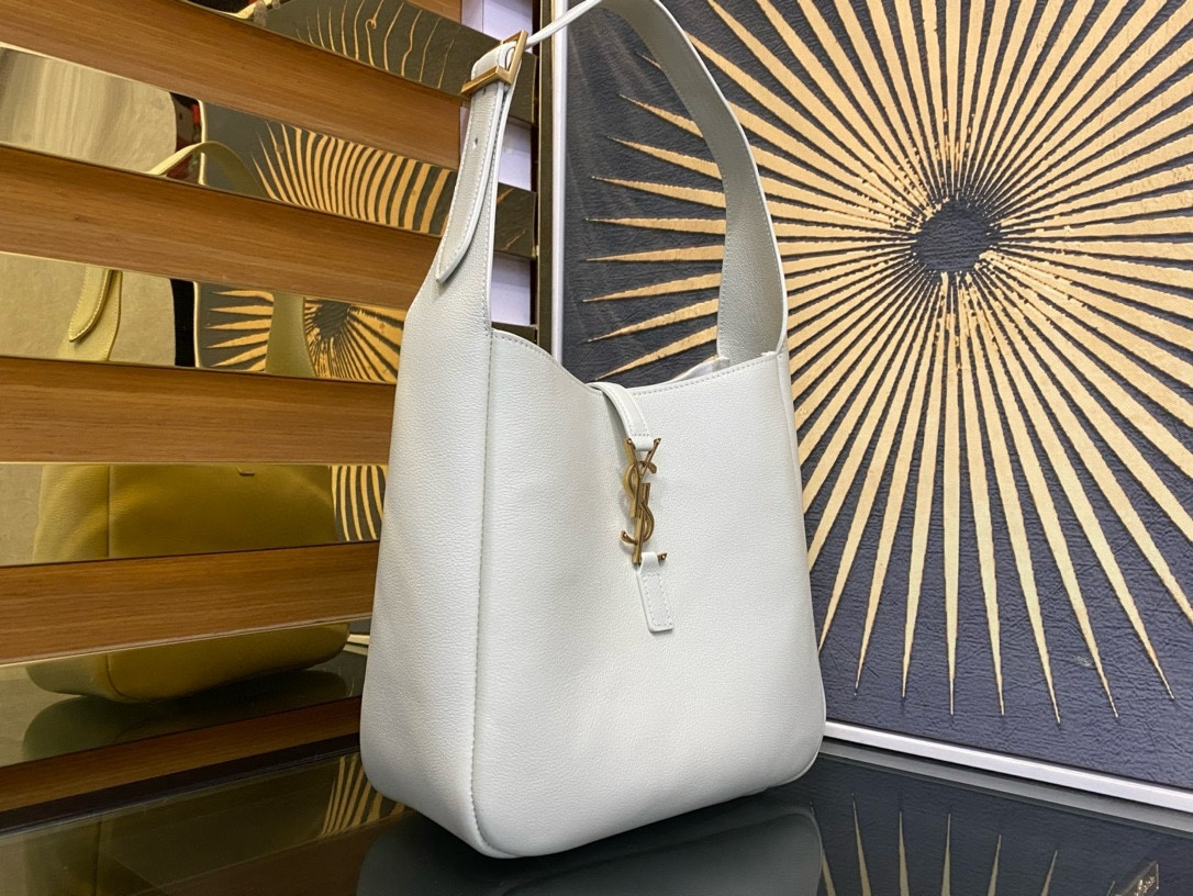 Y*L LE 5 À 7 23x22x8cm