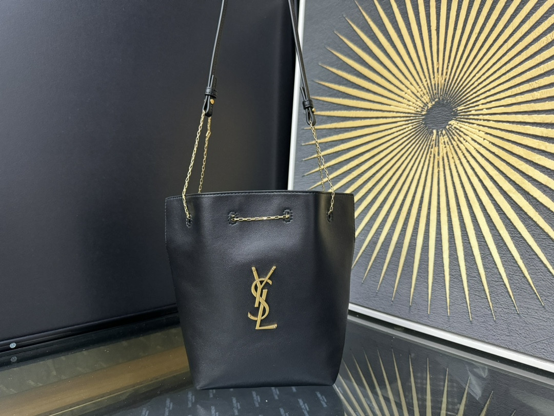 Y*L POCHON in lambskin 20x24x3cm