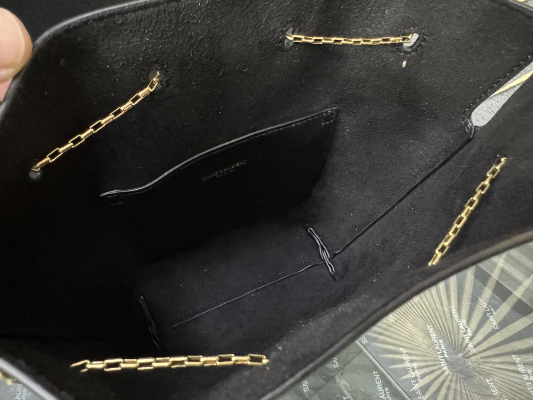 Y*L POCHON in lambskin 20x24x3cm