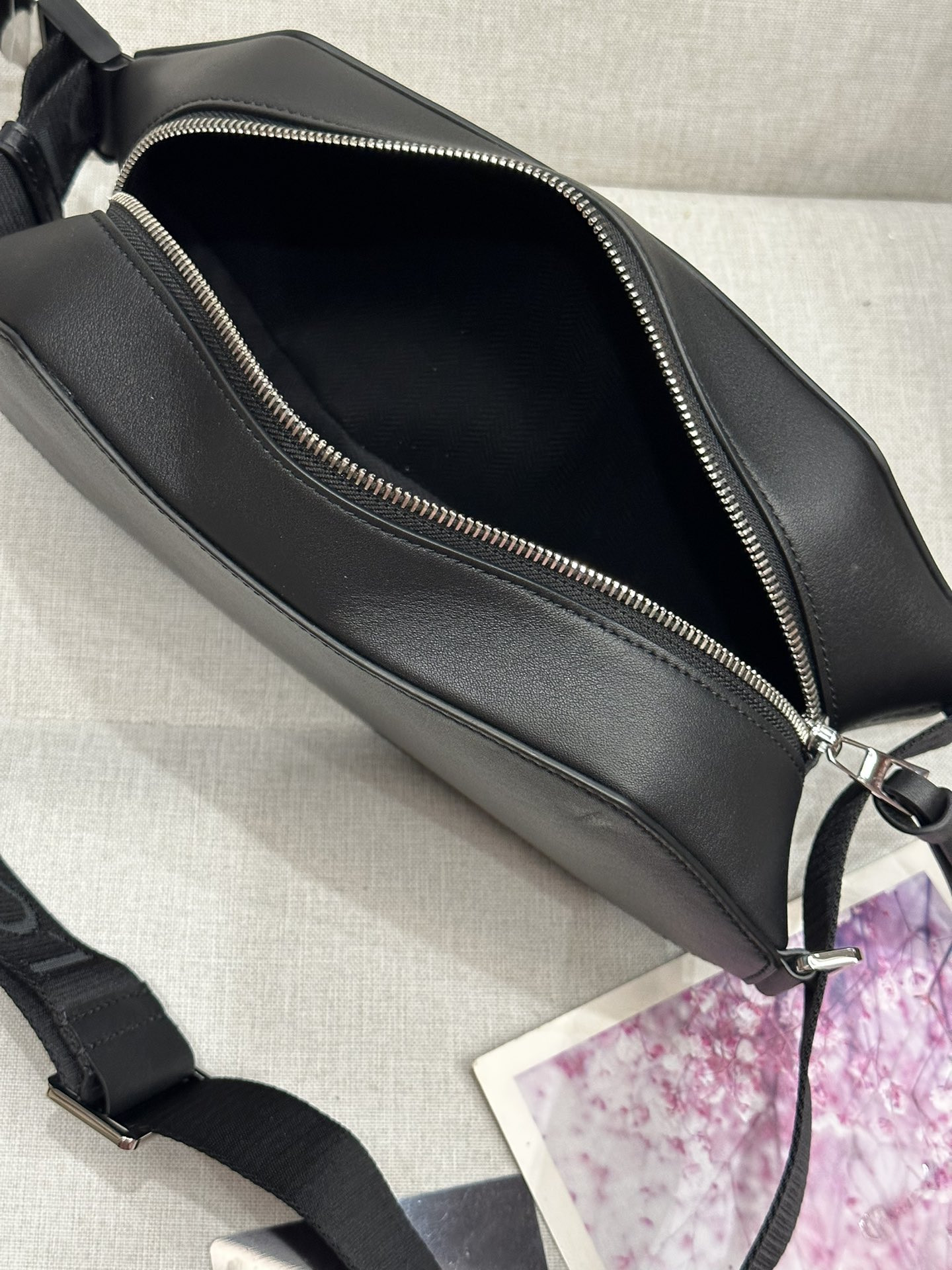L0ew* Convertible sling in classic calfskin 32.5x9x12.3cm