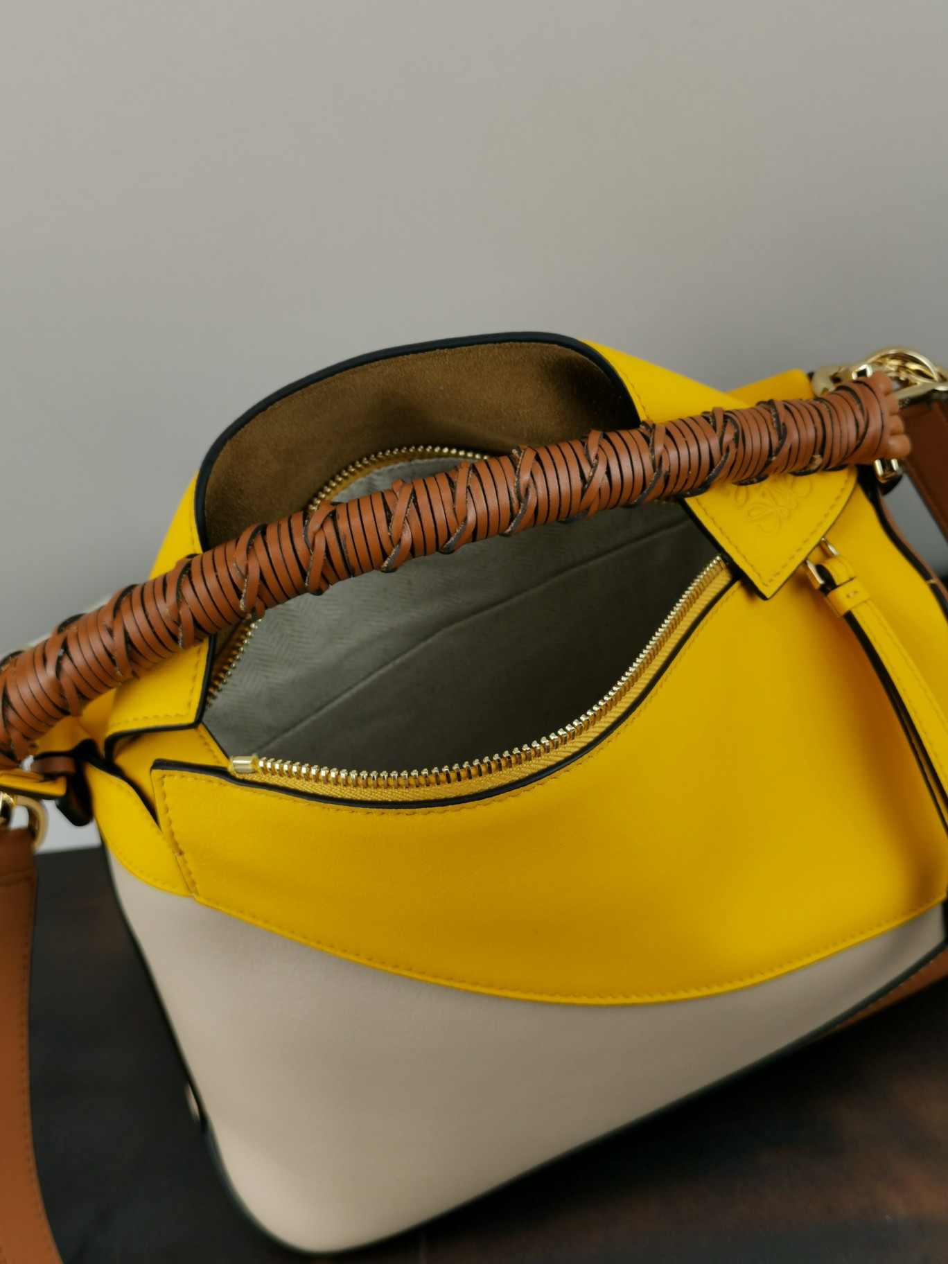 L0ew* Small Puzzle bag in classic calfskin 24x10.5x16.5cm