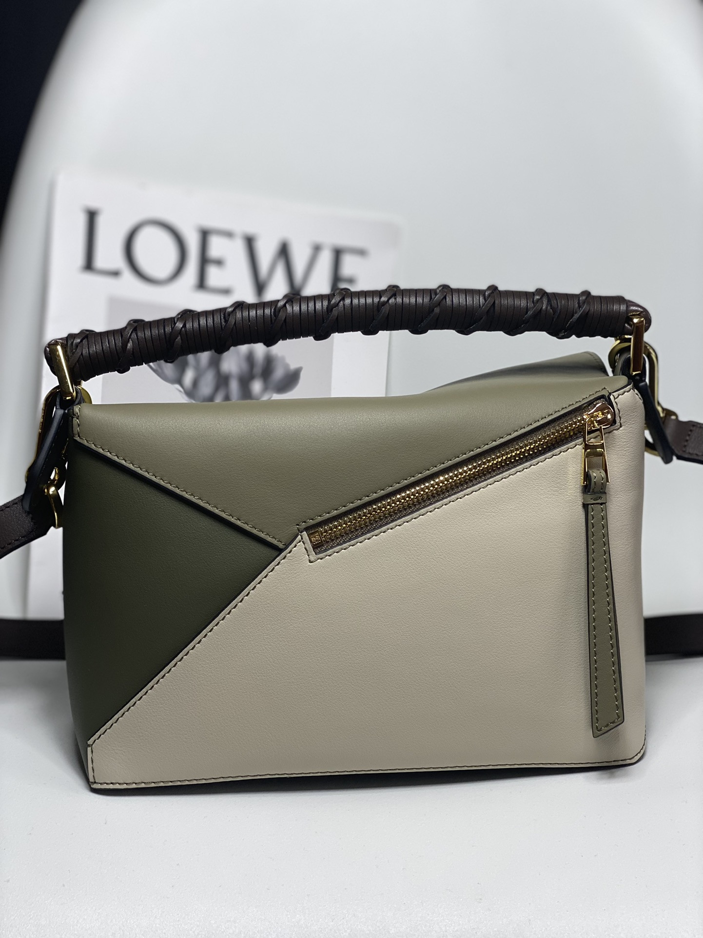 L0ew* Small Puzzle bag in classic calfskin 24x10.5x16.5cm