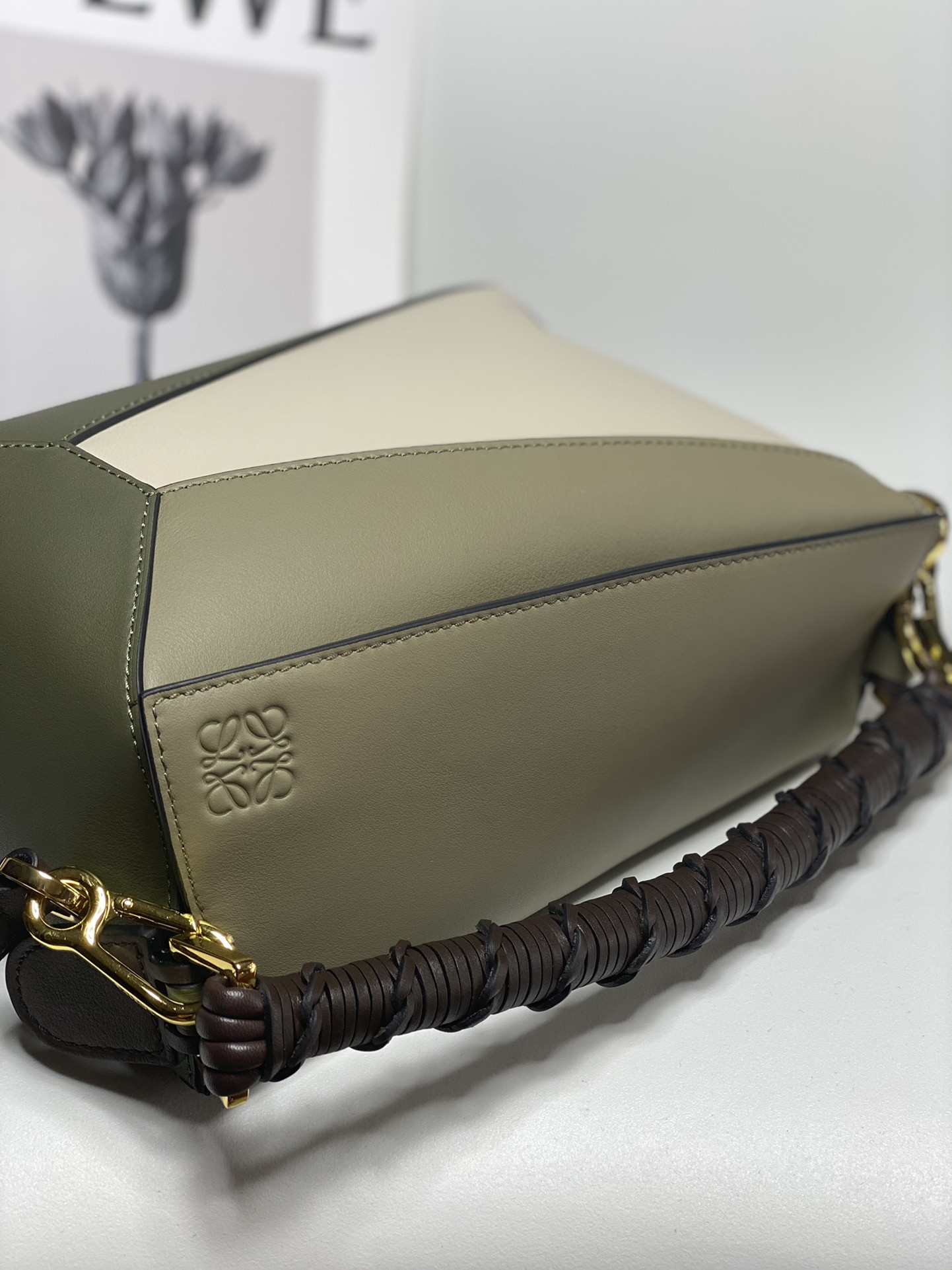 L0ew* Small Puzzle bag in classic calfskin 24x10.5x16.5cm