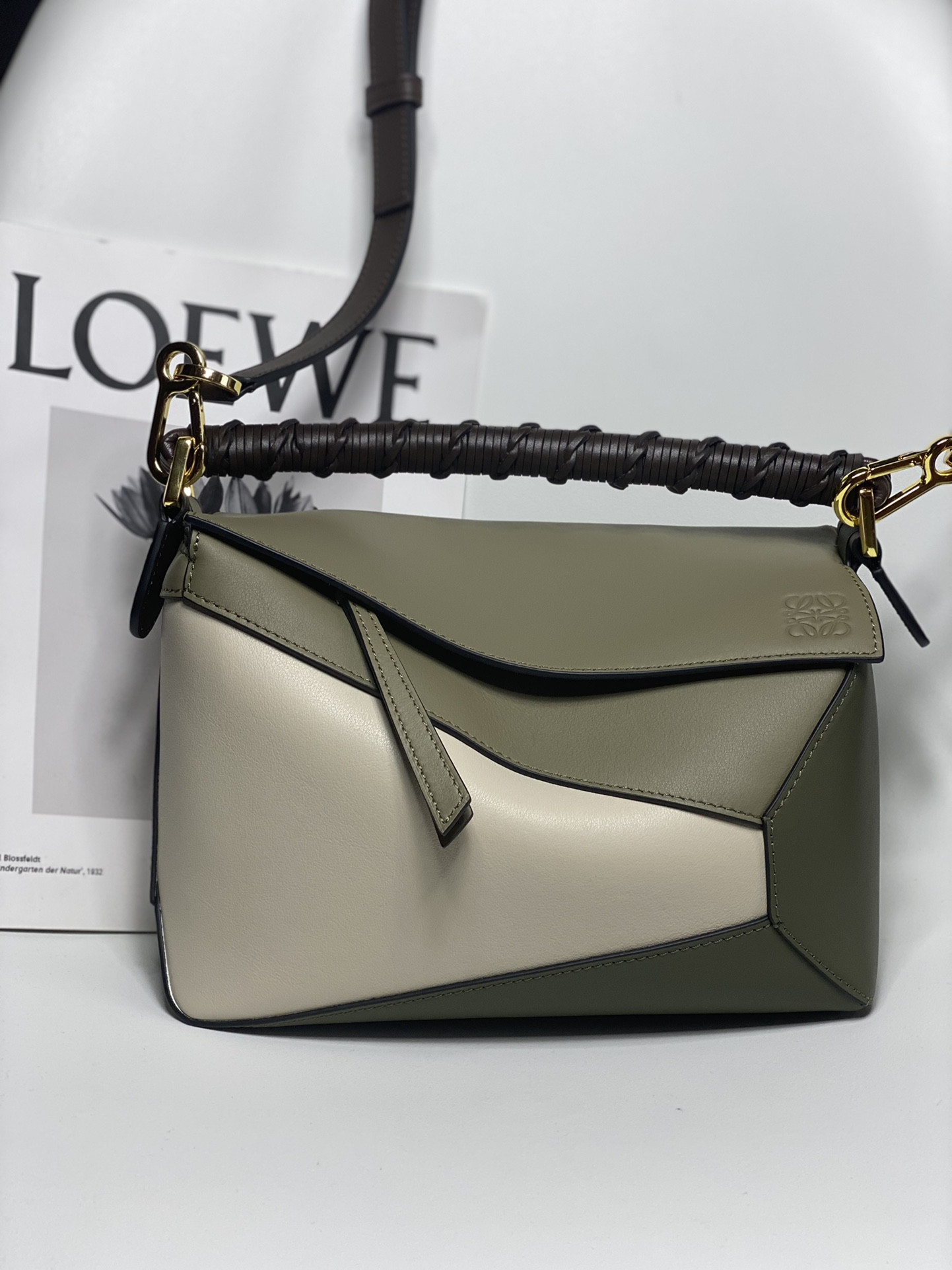 L0ew* Small Puzzle bag in classic calfskin 24x10.5x16.5cm