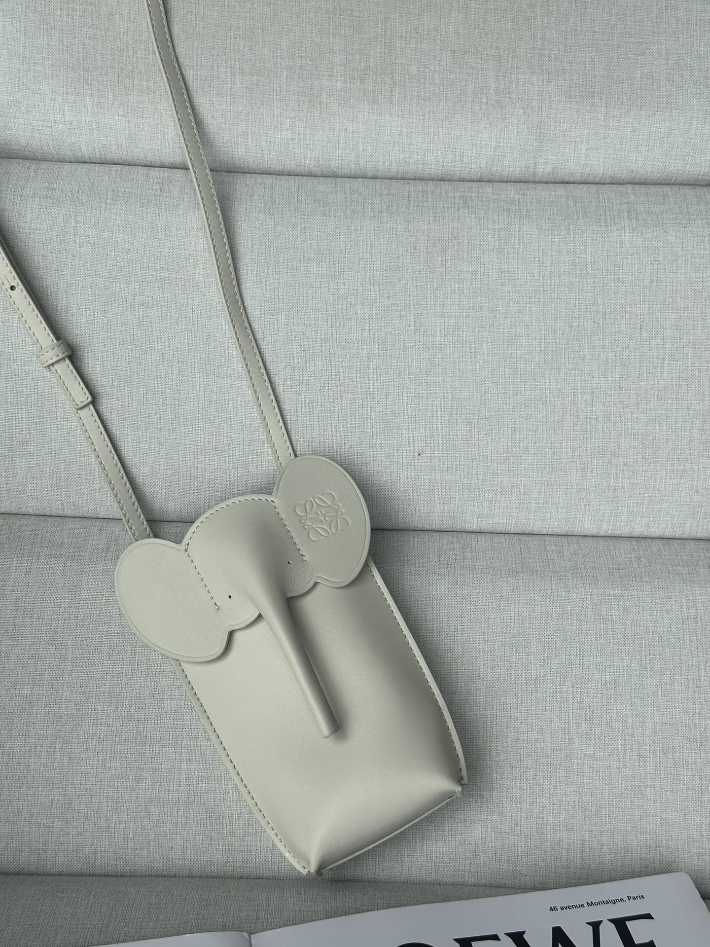 L0ew* Elephant Pocket in classic calfskin 18x8x4cm