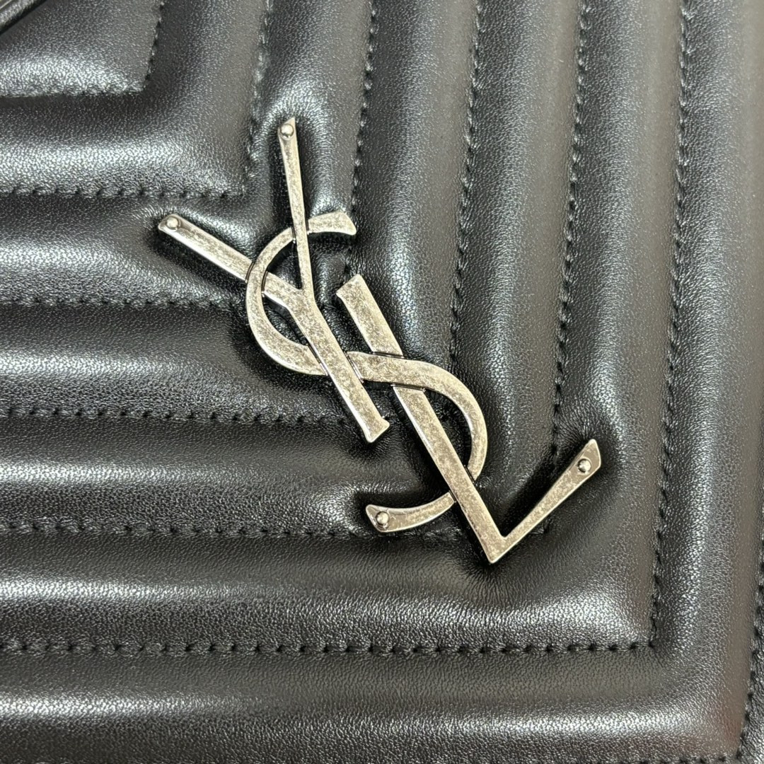 Y*L LOU camera bag in quilted leather 23x16x6cm