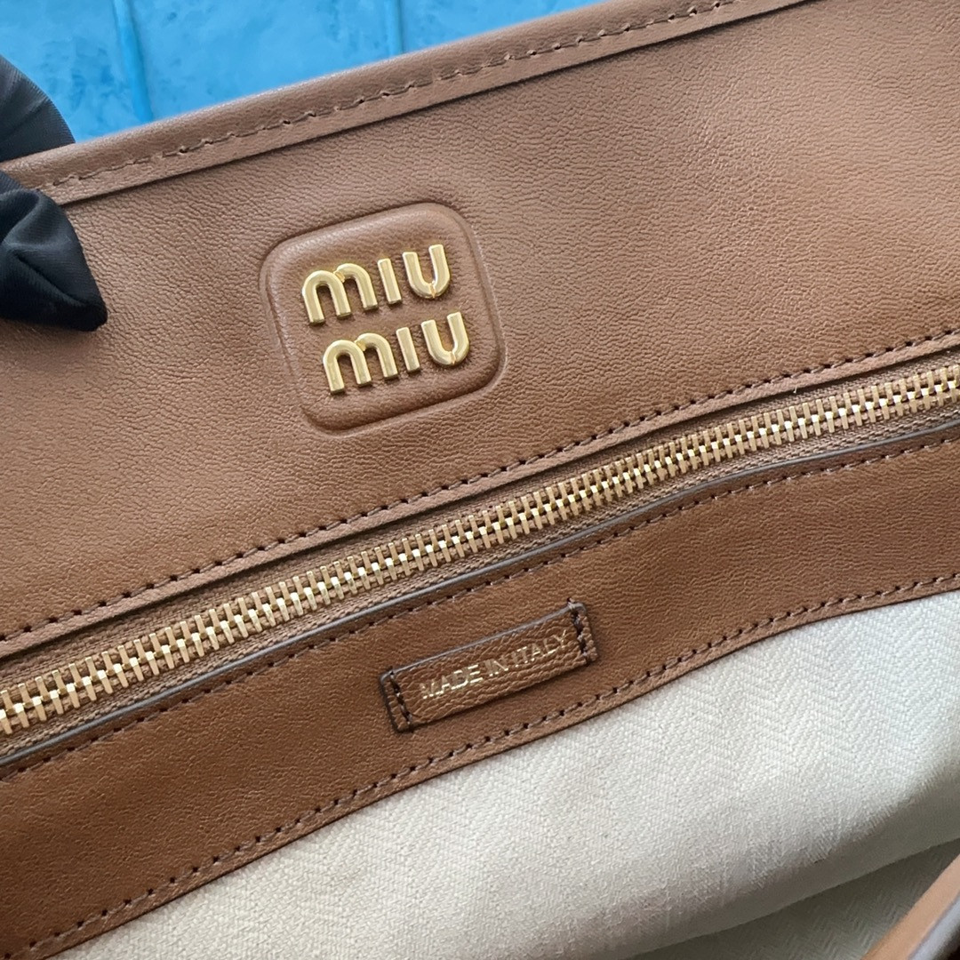 Miu Miu aventure nappa 31X40X13CM