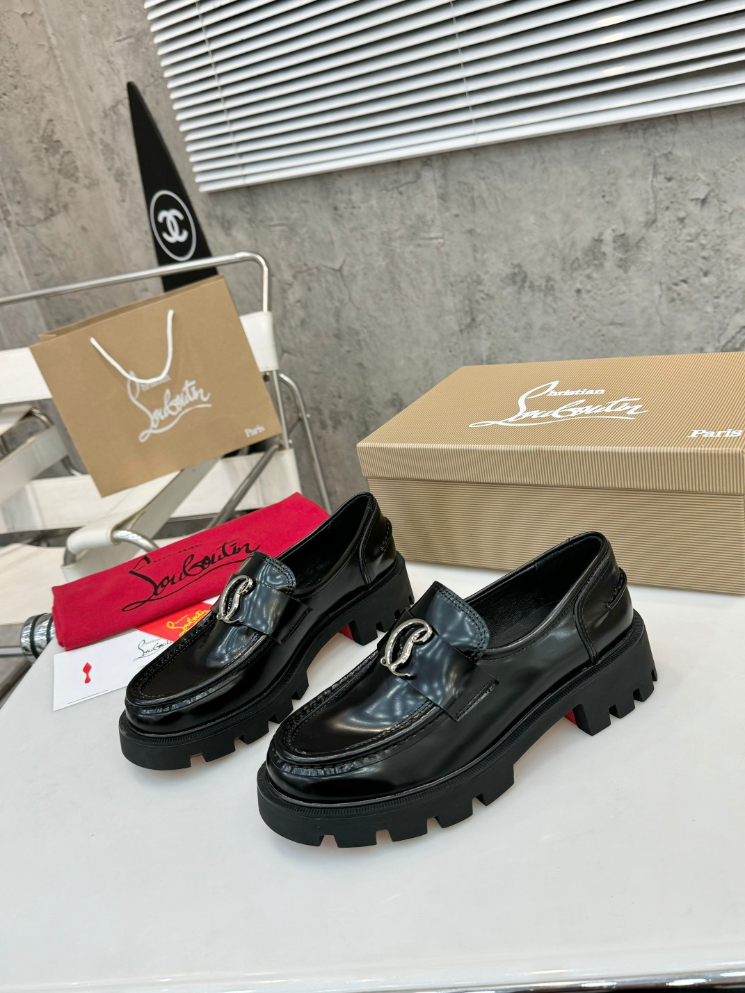 UA Ch**an Louboutin(CL) logo design,the latest runway version of the red-soled shoes