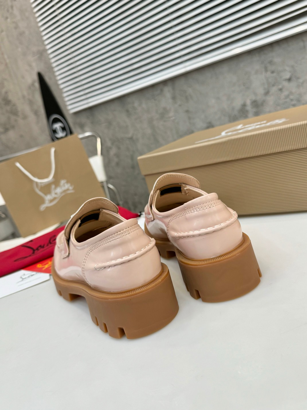 UA Ch**an Louboutin(CL) logo design,the latest runway version of the red-soled shoes