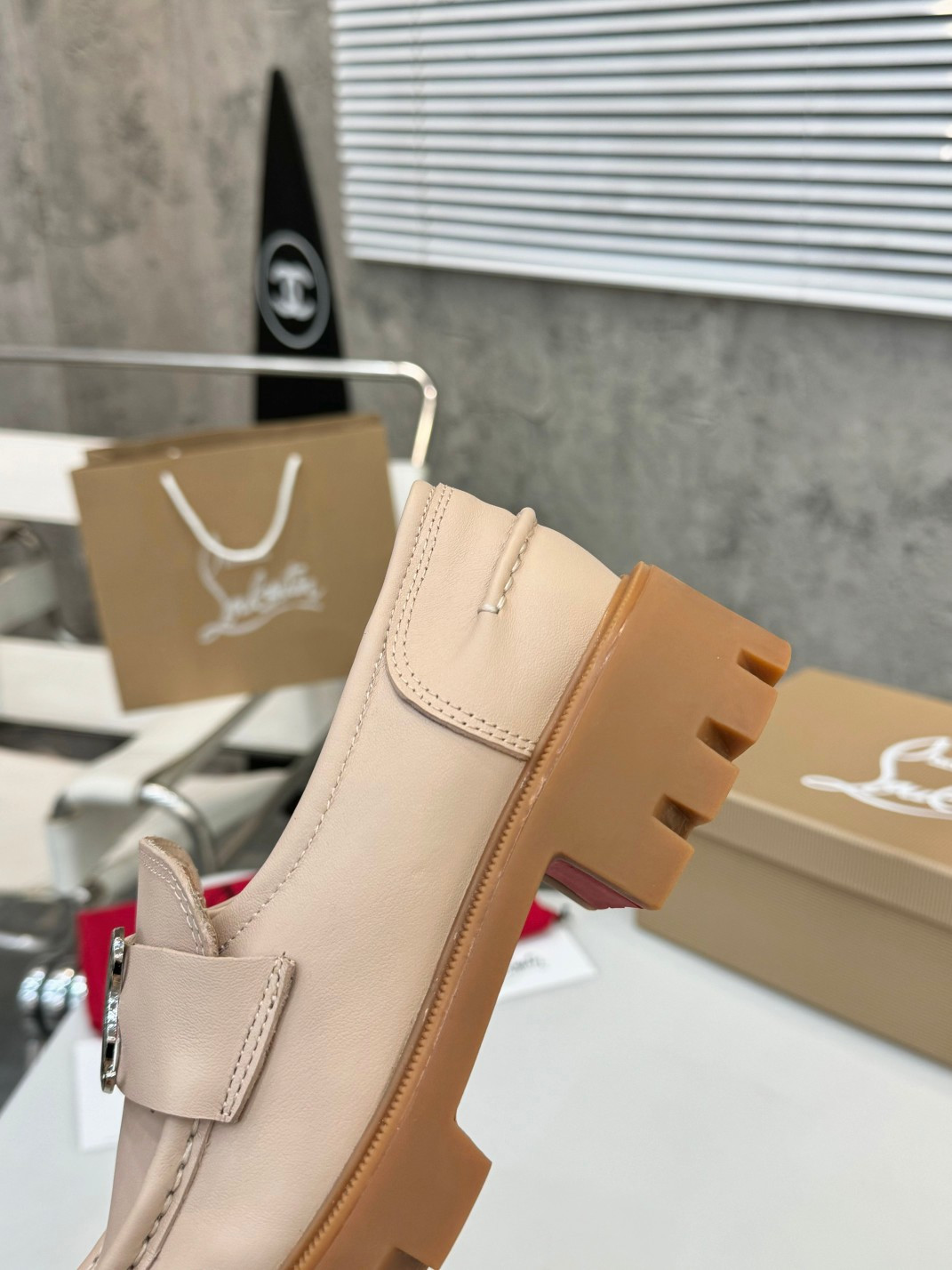 UA Ch**an Louboutin(CL) logo design,the latest runway version of the red-soled shoes