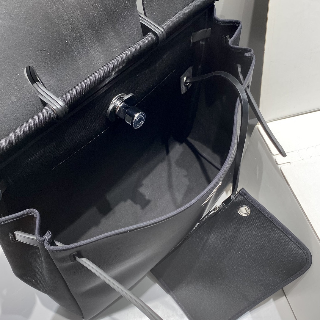 H**mes Herbag 39 x  28 x  9 cm