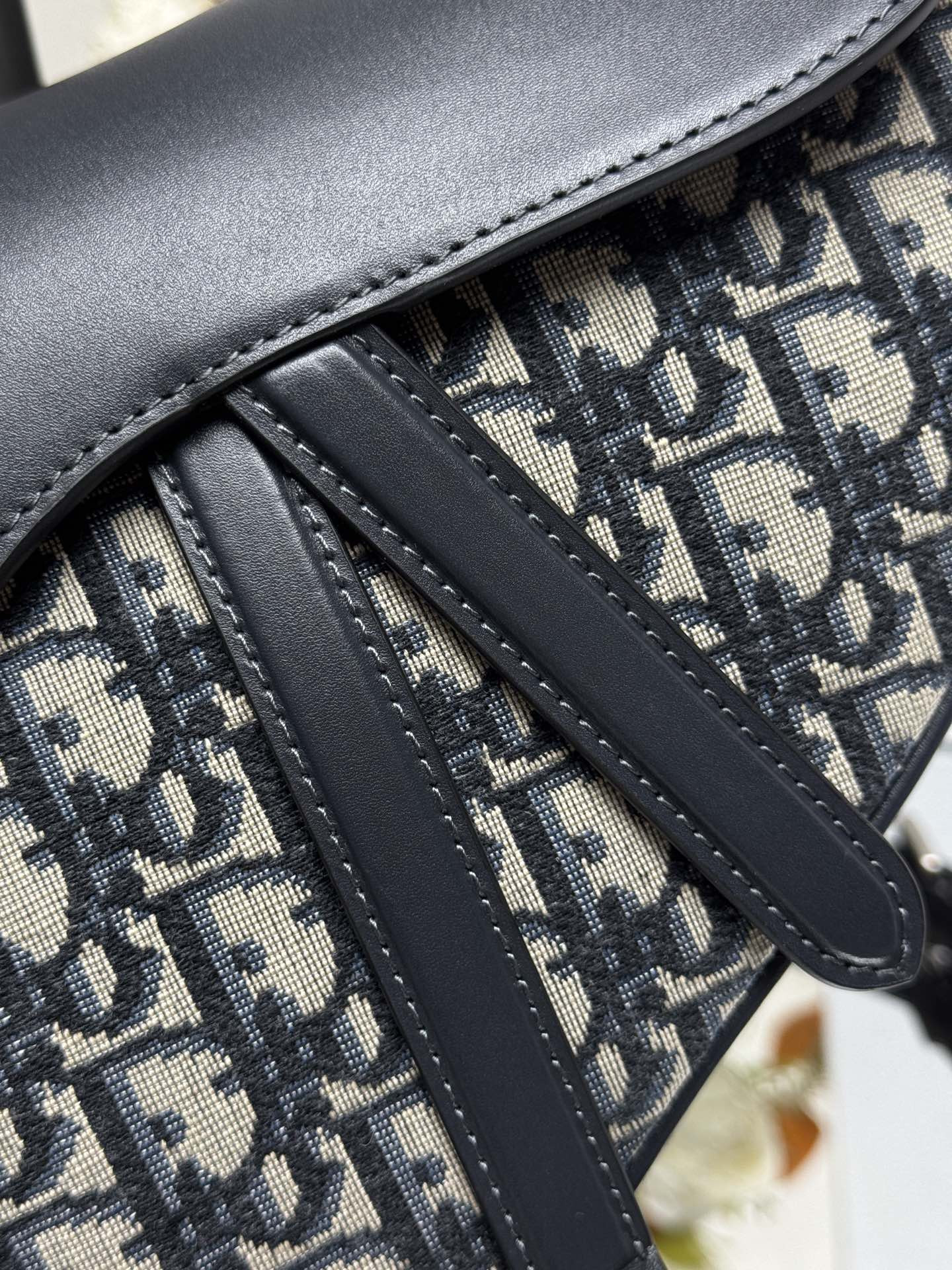 D*0r Saddle Bag 25.5 x 20 x 6.5 cm