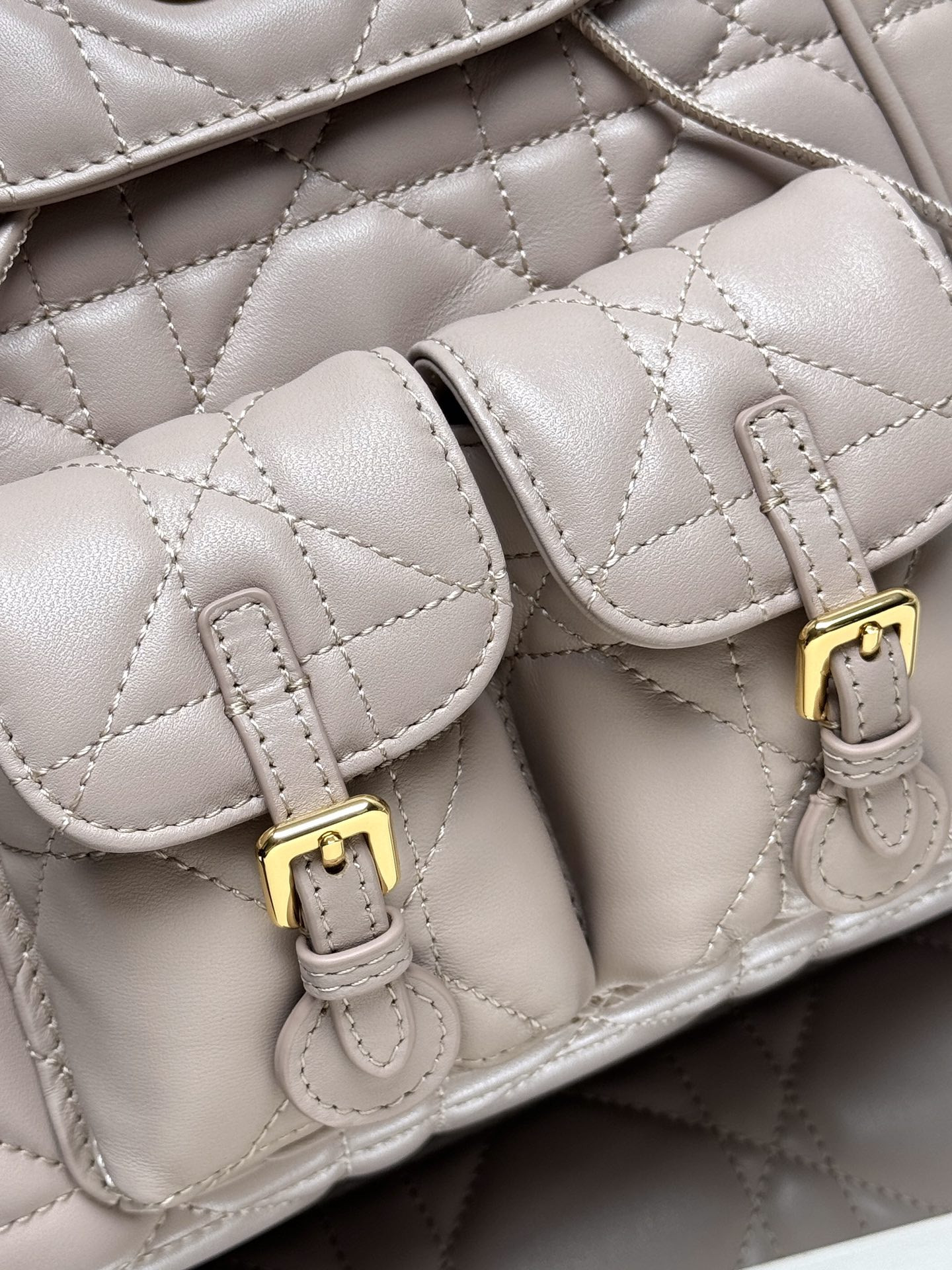 D*0r Caro Backpack Medium 23 x 26.7 x 12.5 cm