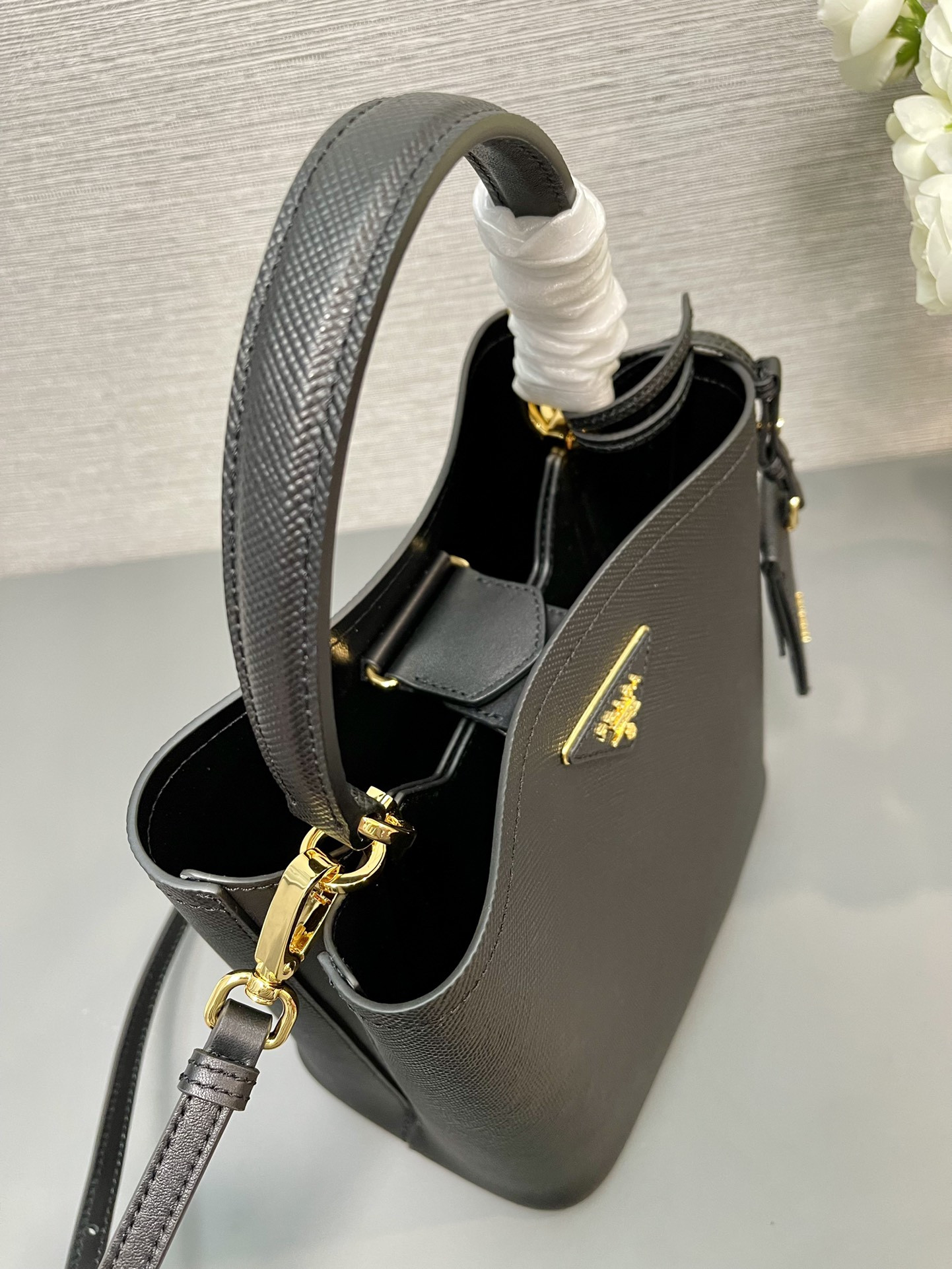 Pra*a Medium Saffiano Leather Pra*a Panier Bag 22.5x 21.5x13cm