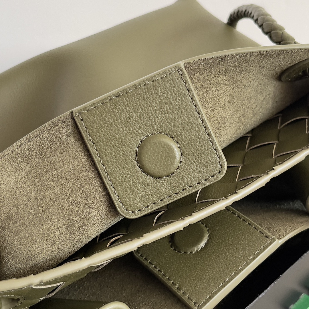 Bo*te*ga Ve*ne*ta Small Andiamo 25x22x10.5cm