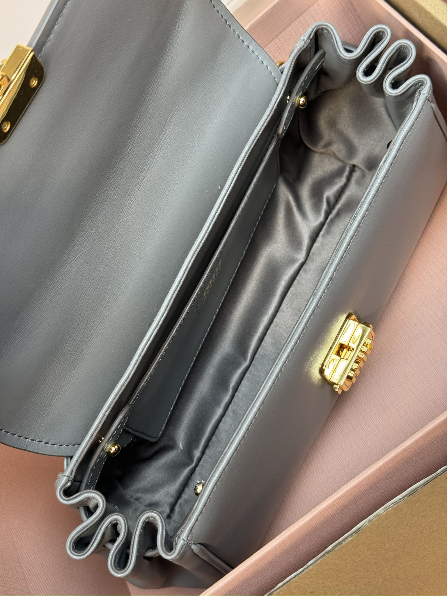 Miu Miu Leather shoulder bag 13.5x24x9cm