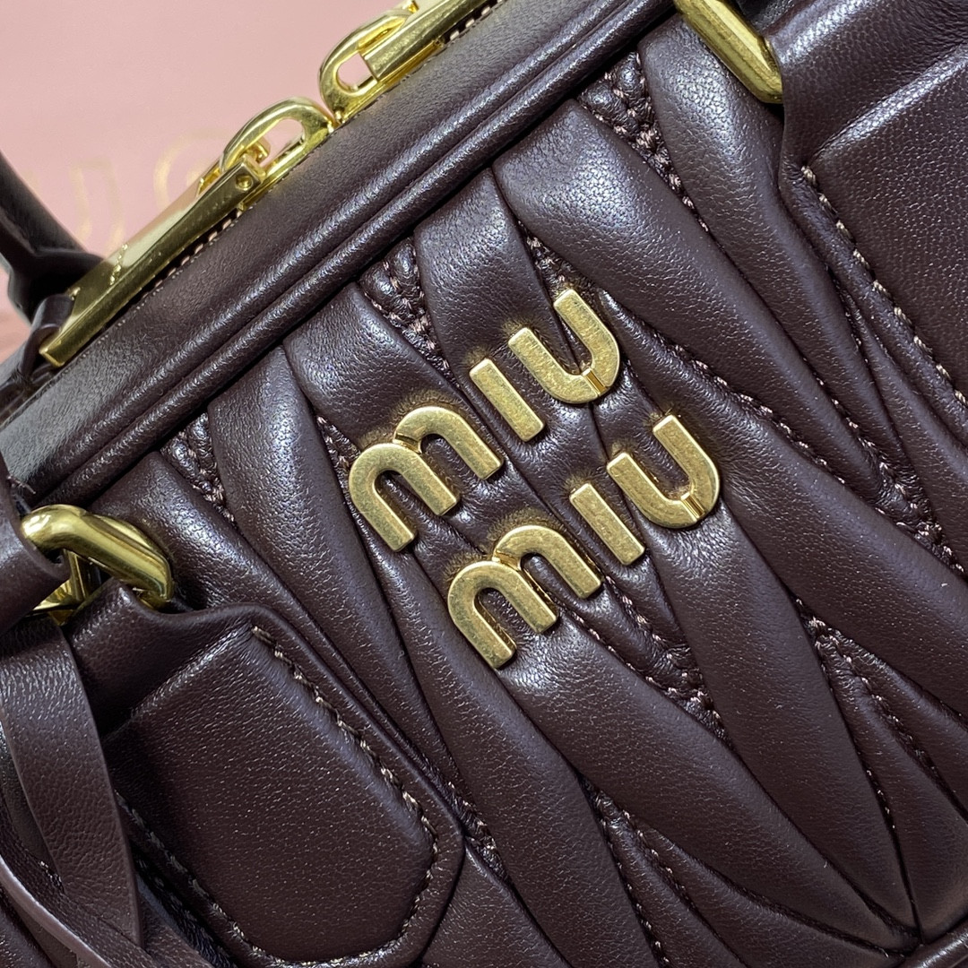 Miu Miu Arcadie matelassé nappa leather bag 22X10.5X7.5cm