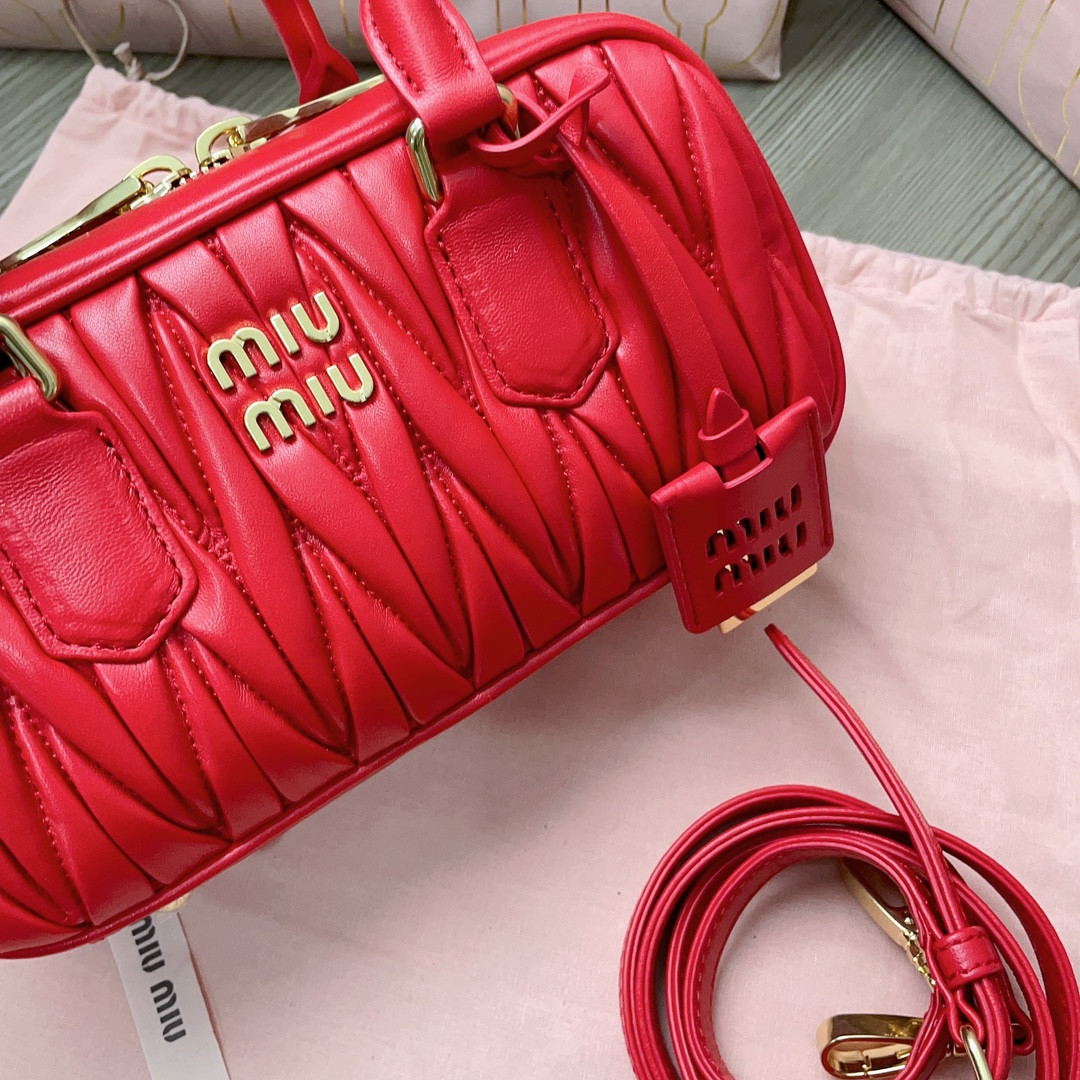 Miu Miu Arcadie matelassé nappa leather bag 22X10.5X7.5cm