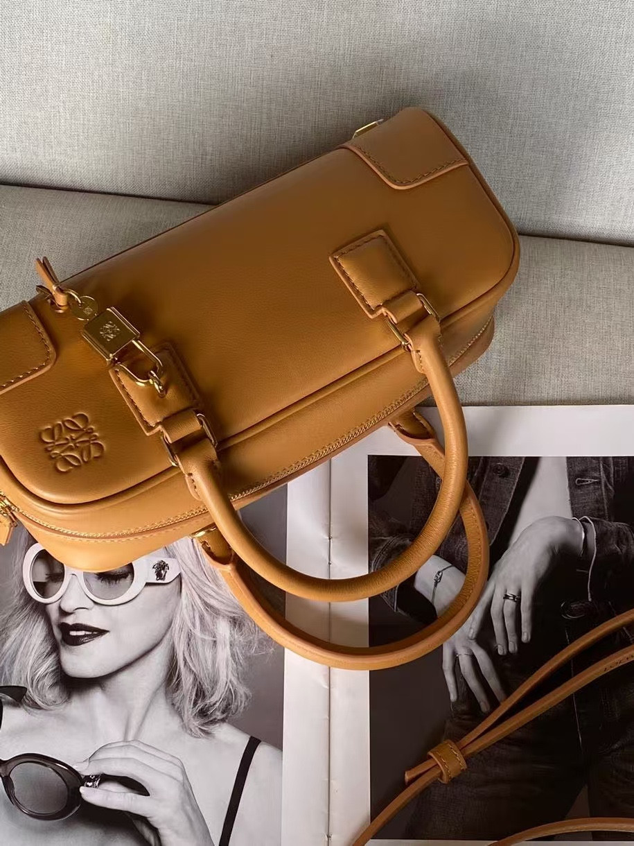 L0ew* Amazona 23 Cropped bag in nappa calfskin 23x11x10cm