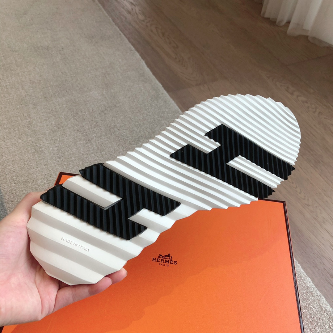 UA Hermès Bouncing Sneaker