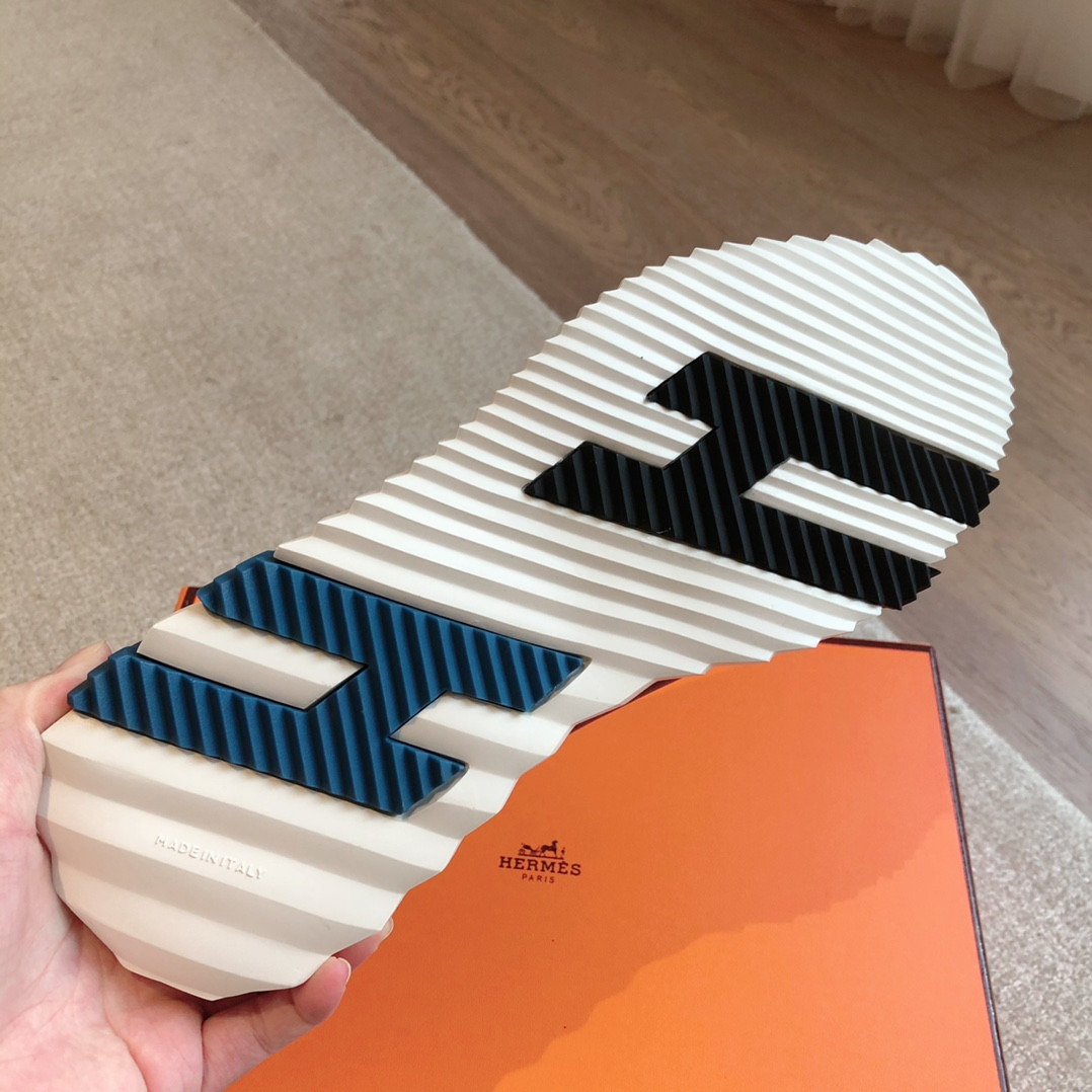 UA Hermès Bouncing Sneaker