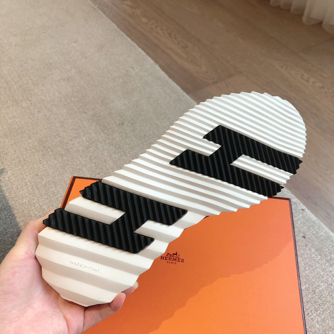 UA Hermès Bouncing Sneaker