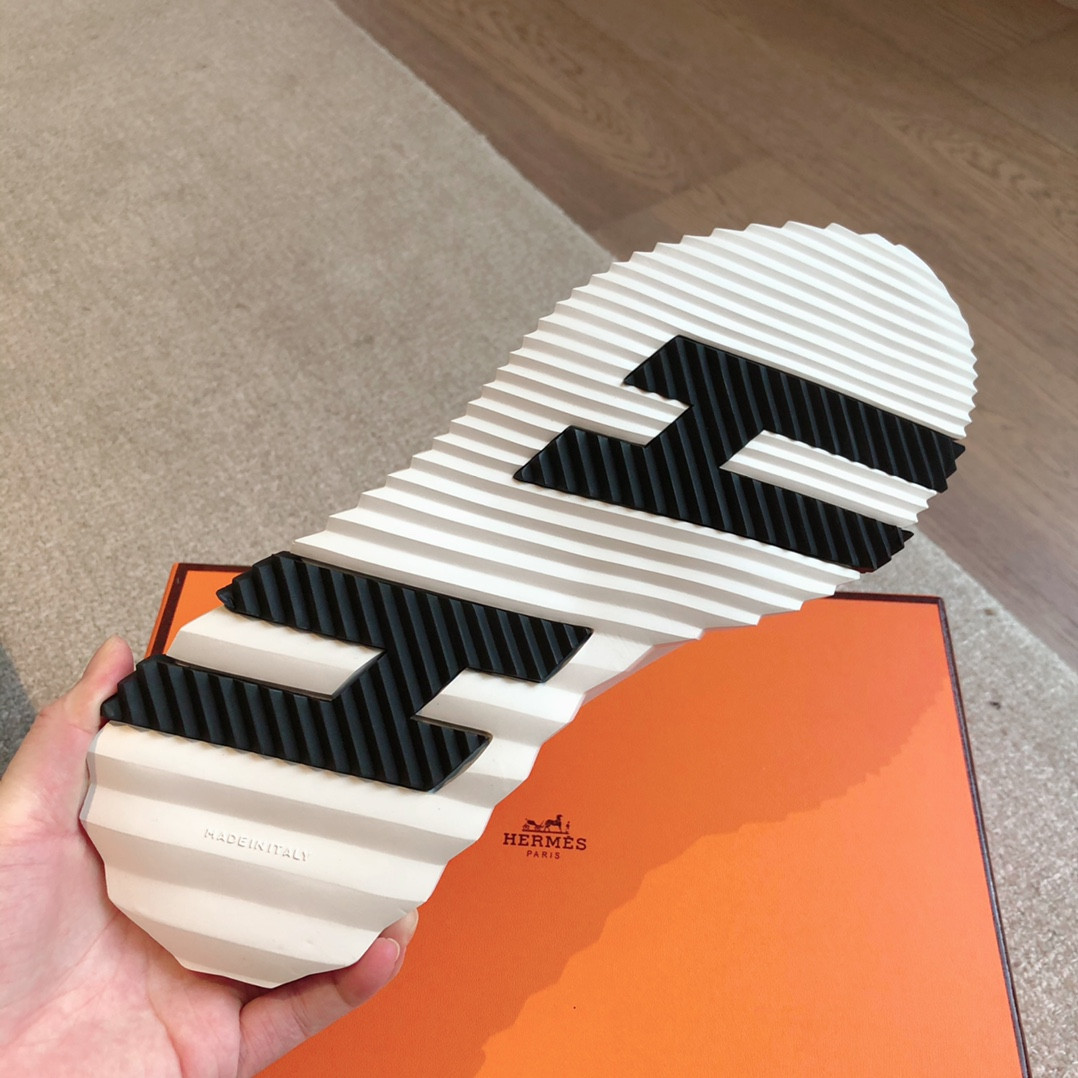 UA Hermès Bouncing Sneaker
