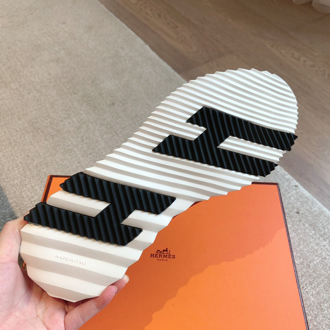 UA Hermès Bouncing Sneaker