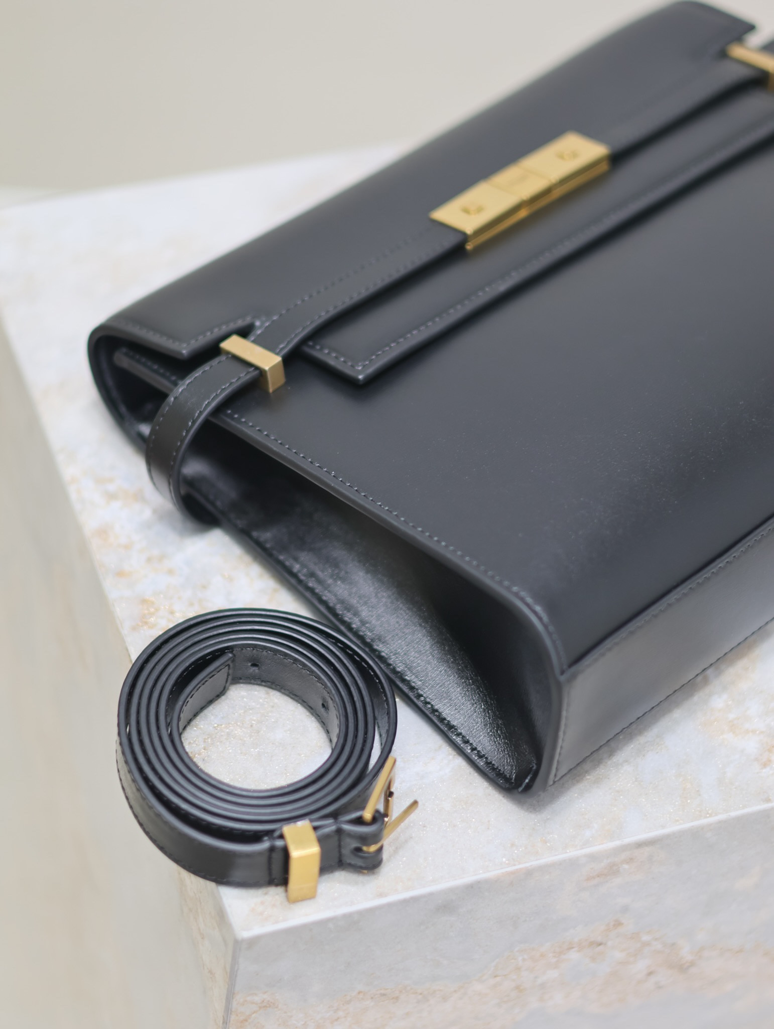 Y*L MEDIUM MANHATTAN in BOX Sa**t Lau*nt 29x20x7.5cm