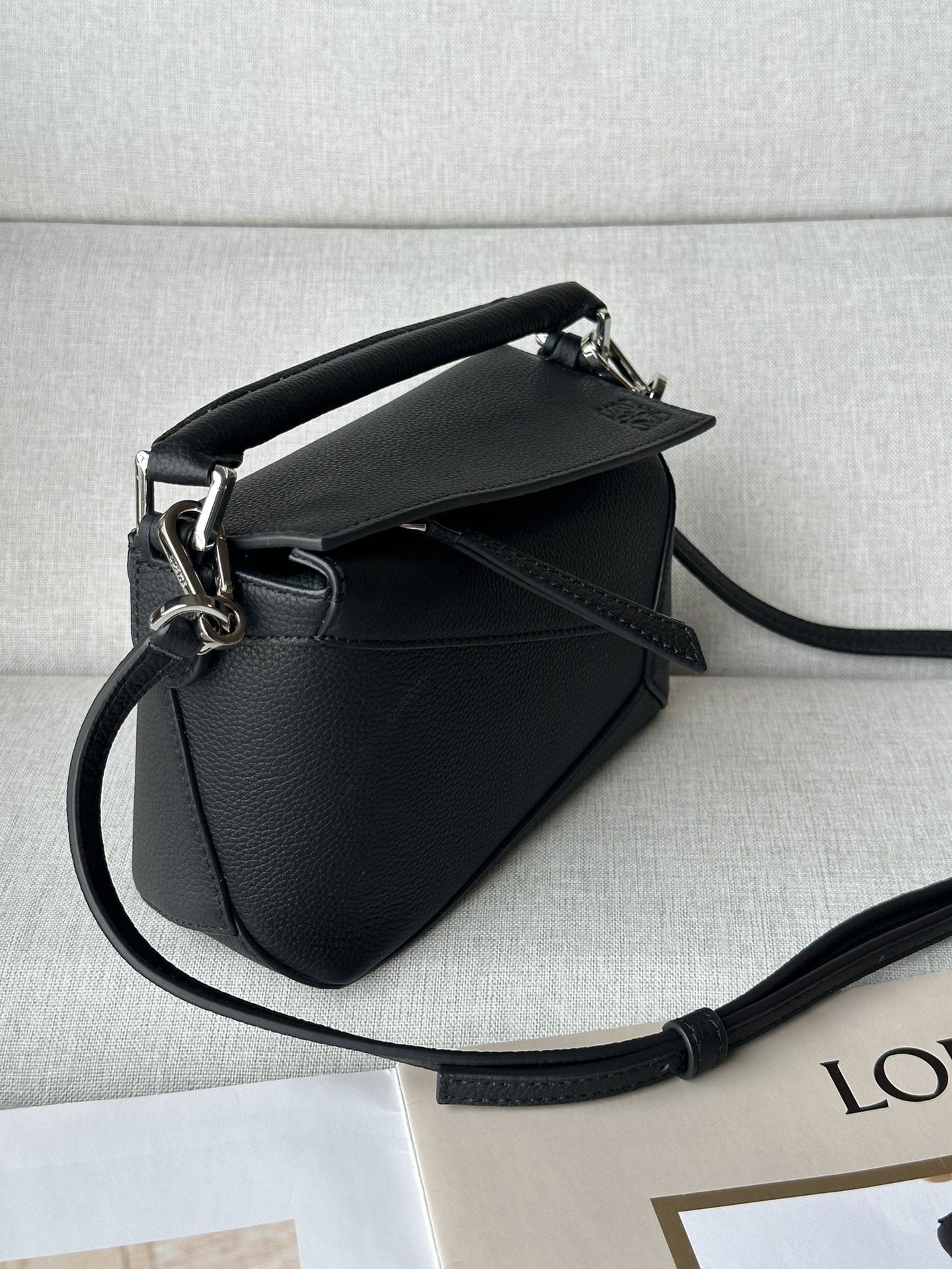 L0ew* Mini Puzzle bag in classic calfskin 18x12.5x8cm