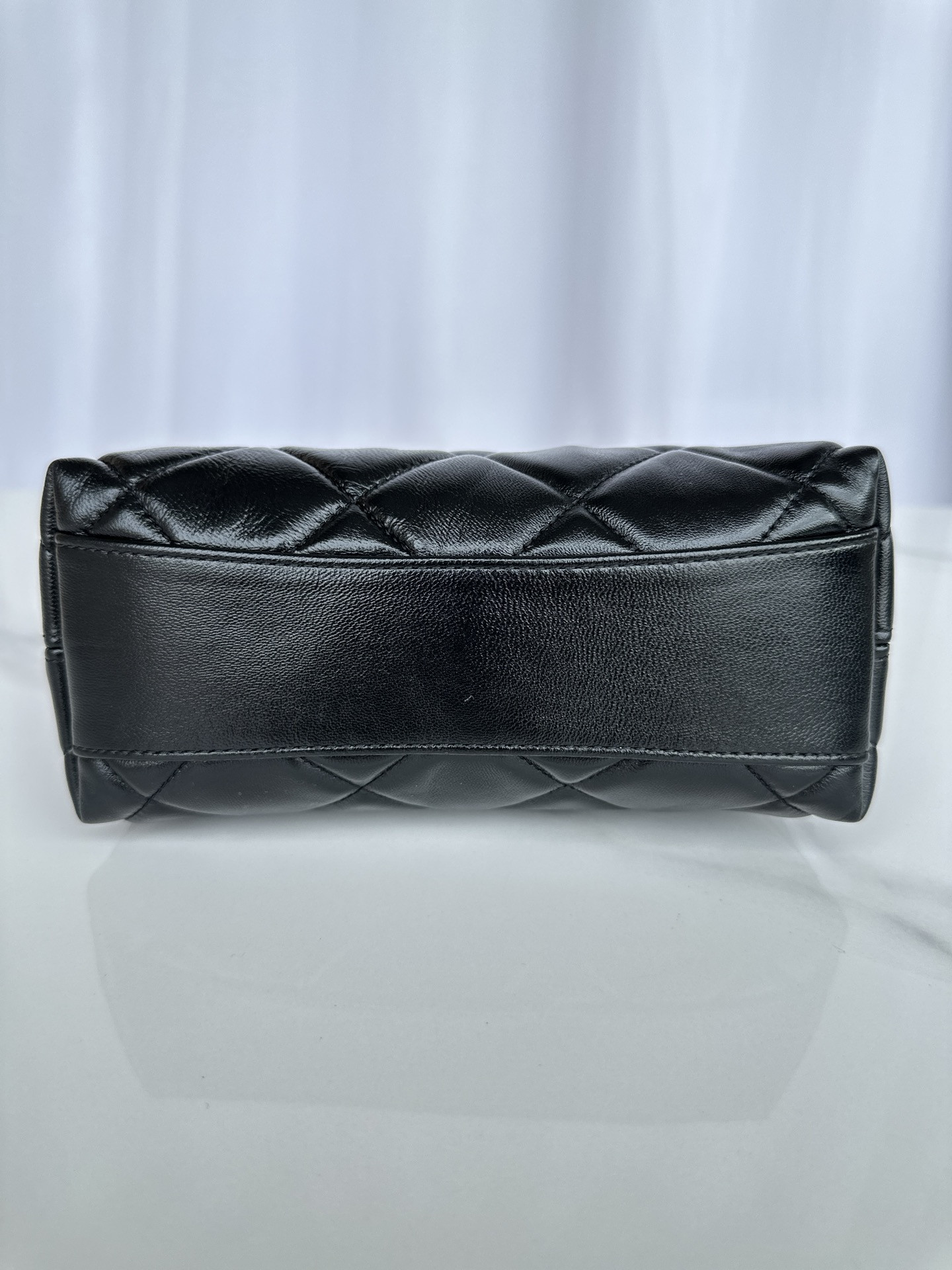 Ch*el Hobo Handbag 22×22×9cm