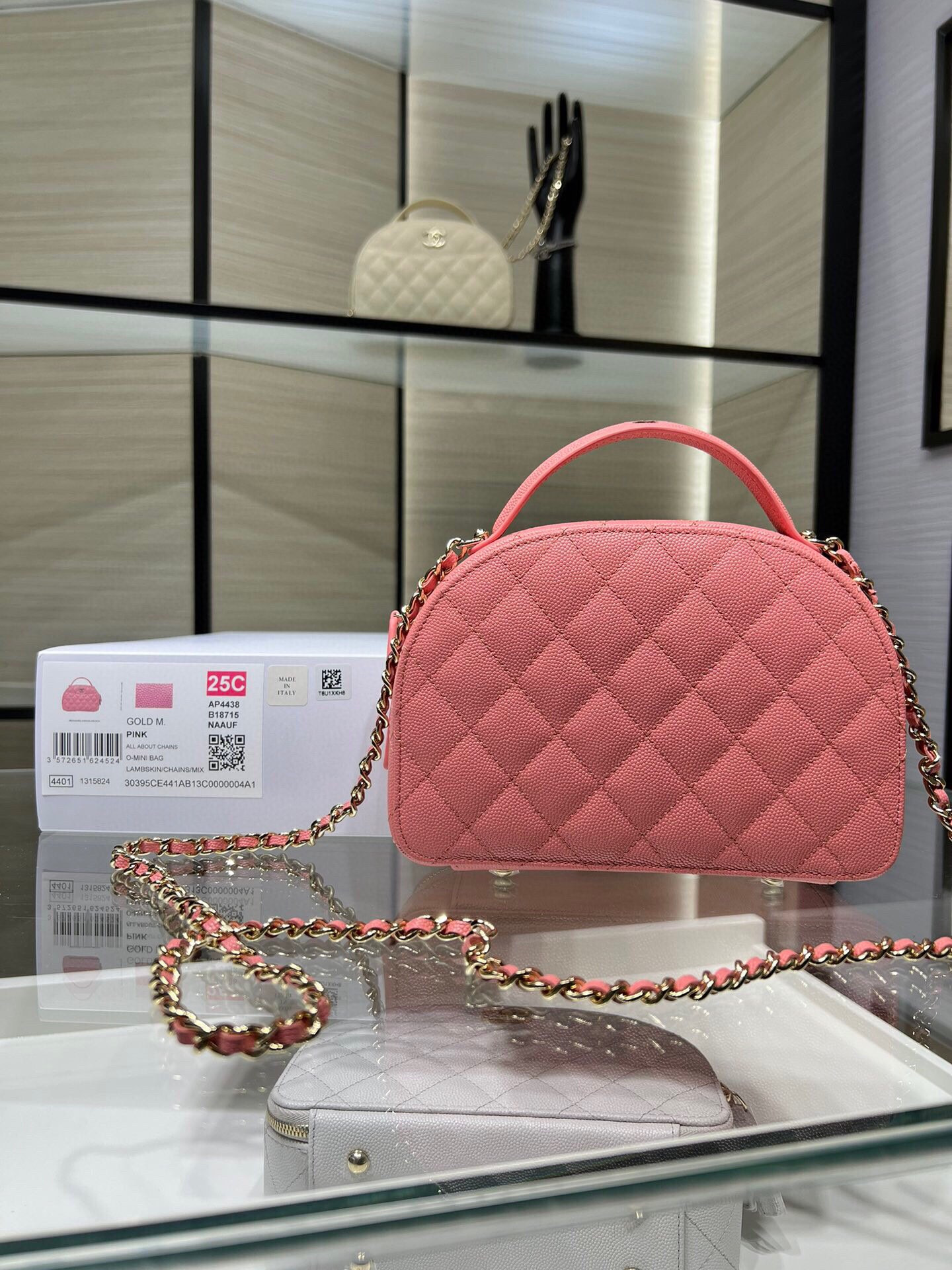 Ch*el 25C Chain shell bag 18X16X6cm