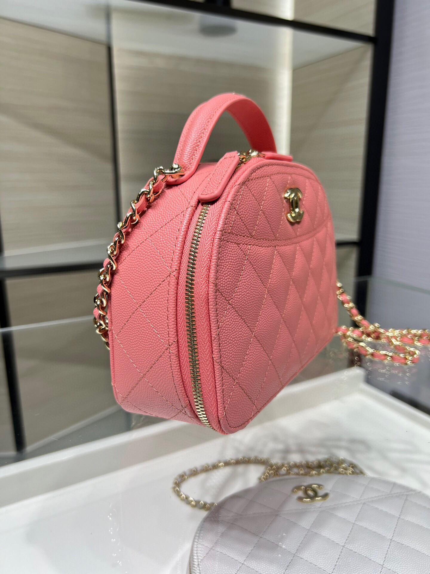 Ch*el 25C Chain shell bag 18X16X6cm