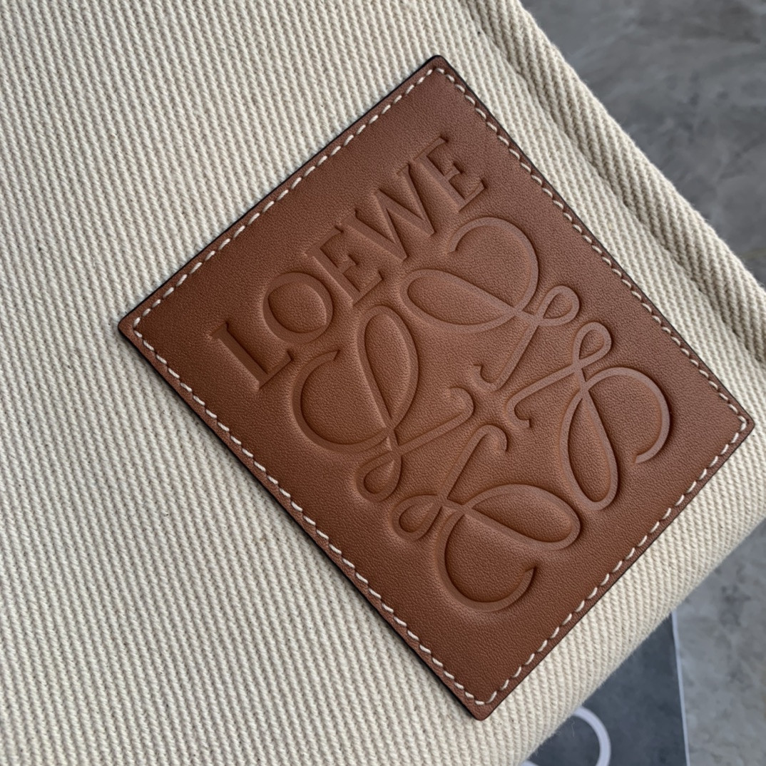 L0ew* Cushion tot Canvas and calfskin 35x27x19cm