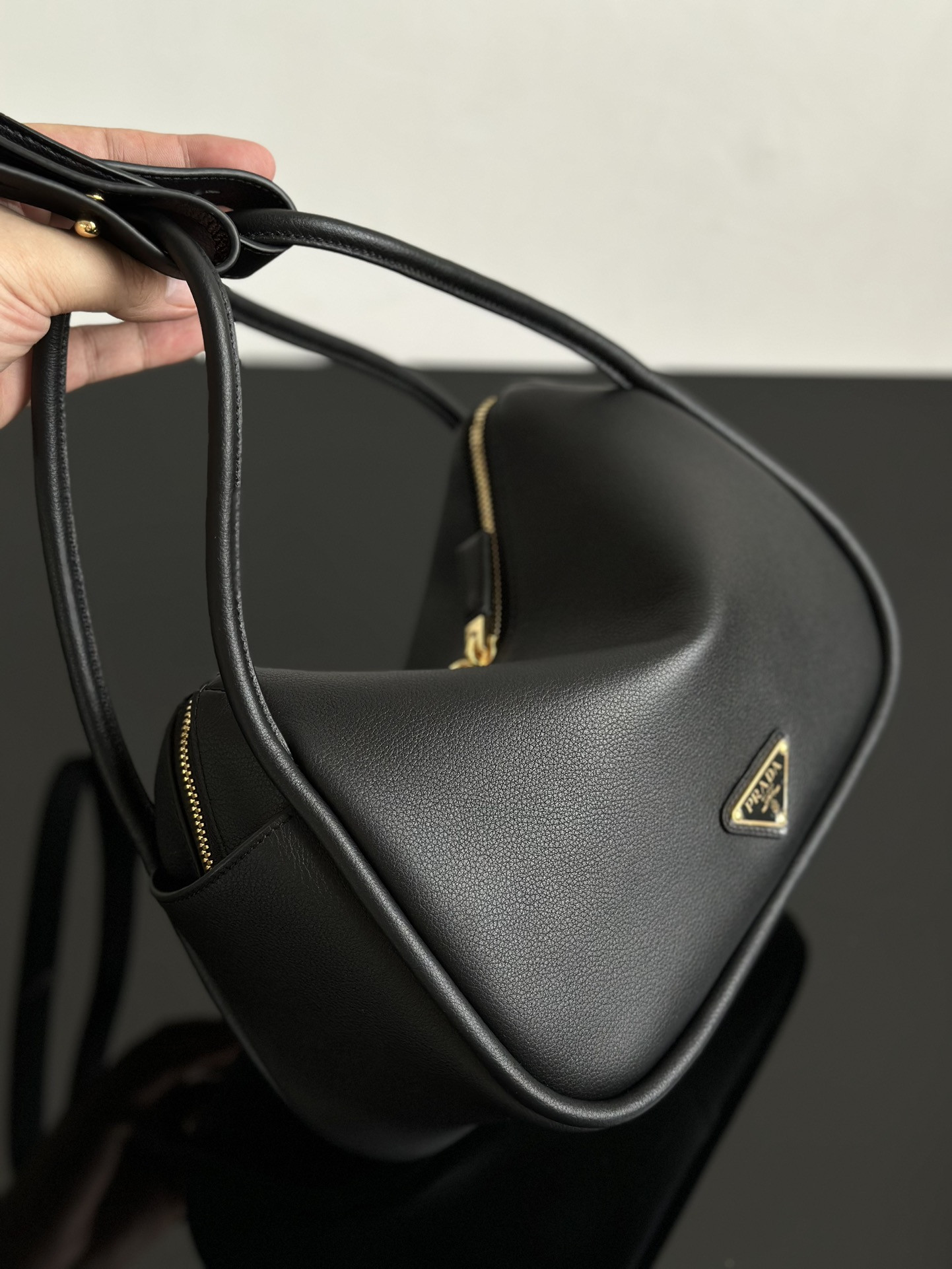 Pra*a Darling leather handbag 18x25x10.5cm