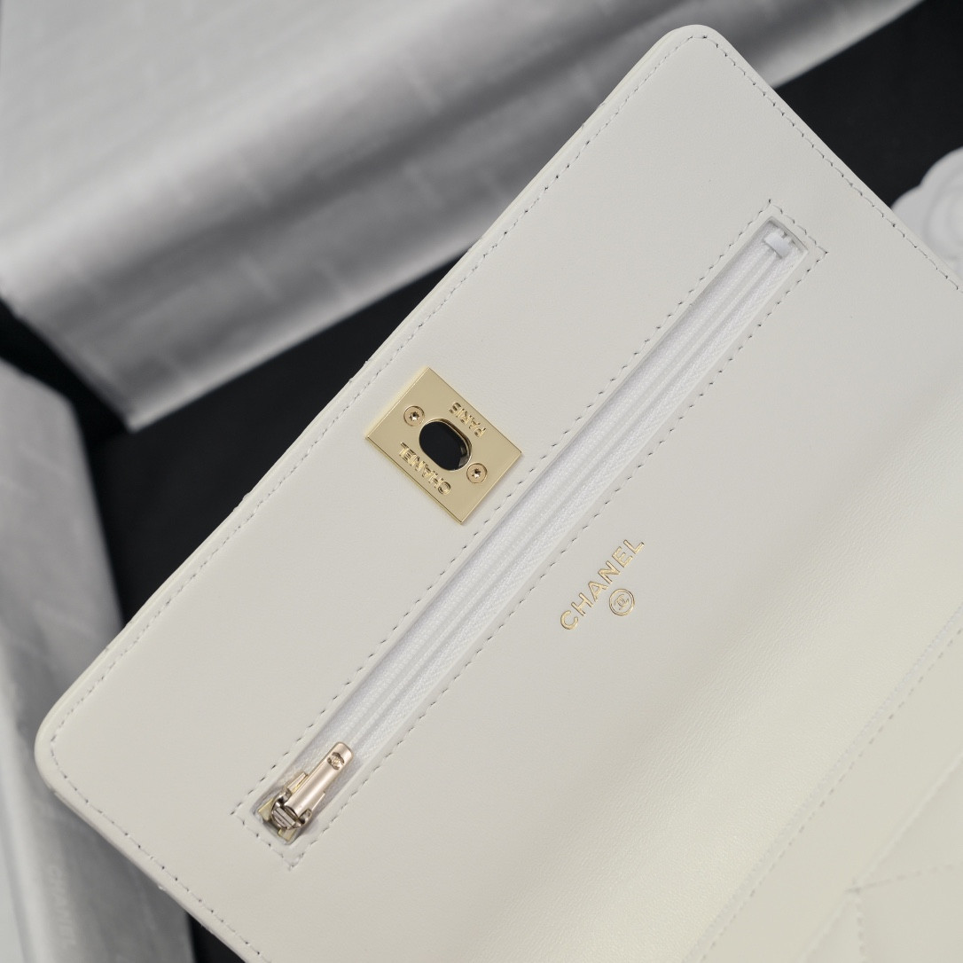 Ch*el Clutch With Chain 19cm